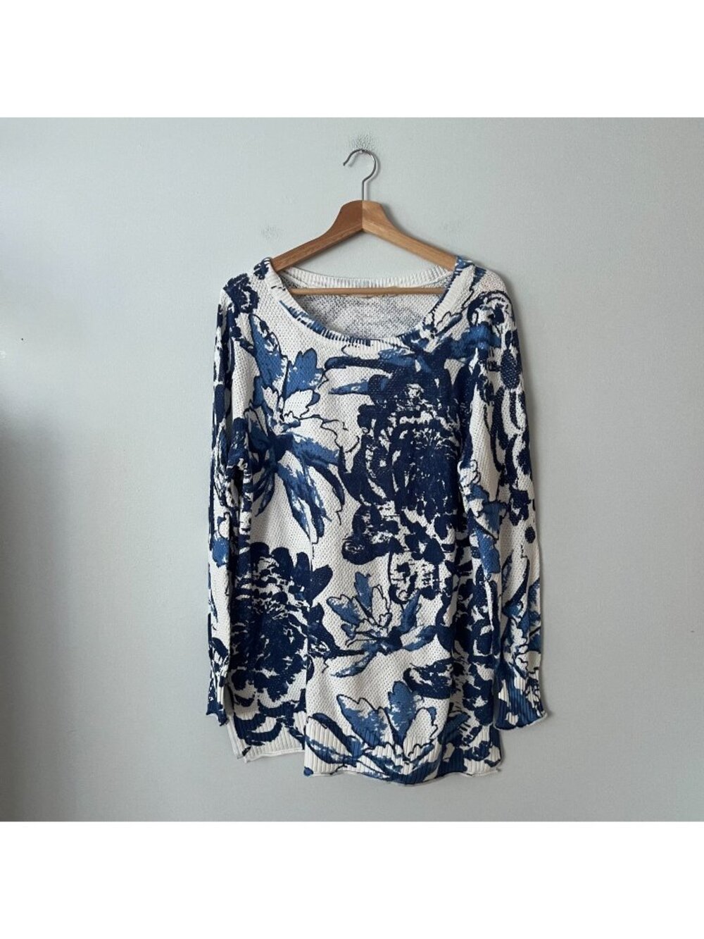 Soft Surroundings Marin Blue & White Floral Scoopneck Sweater Women's Size Large